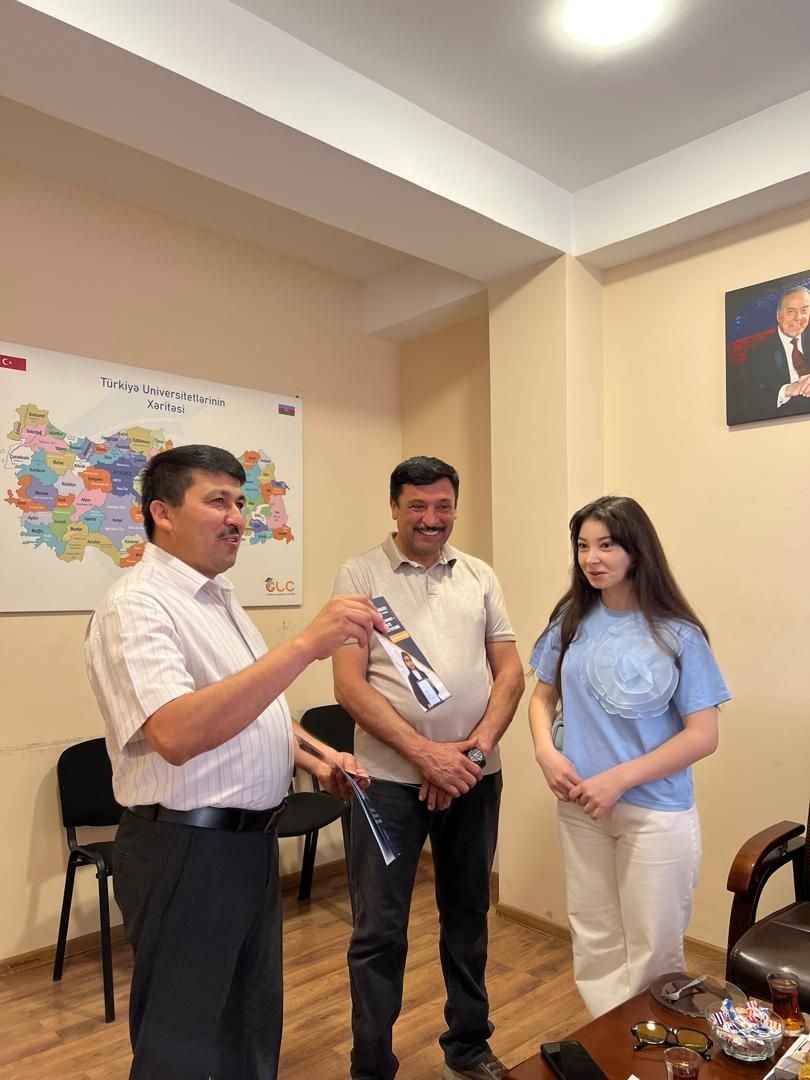 Handing the invitation